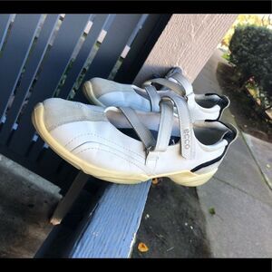 Ecco Women’s Flat Gray Sz 40 EUR